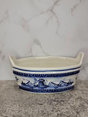 Vintage Delfts Blue oval tub shaped dish